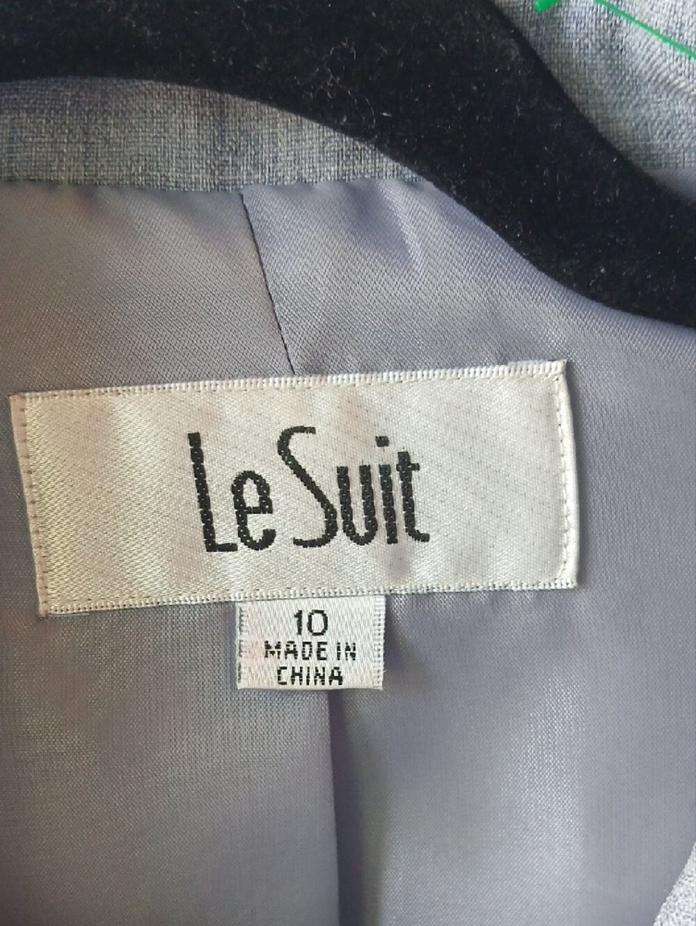 Le Suit Light Gray Women's Two-Piece Suit Jacket & Pants! Great FALL piece! - Picture 2 of 4